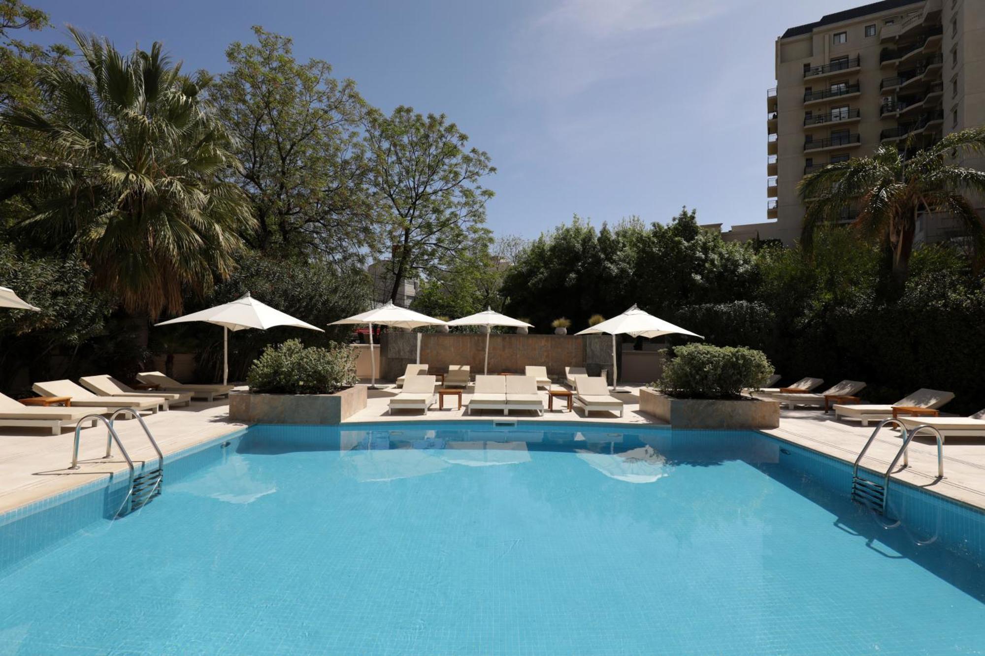 Park Hyatt Mendoza Hotel, Casino & Spa Eksteriør billede The pool at the hotel